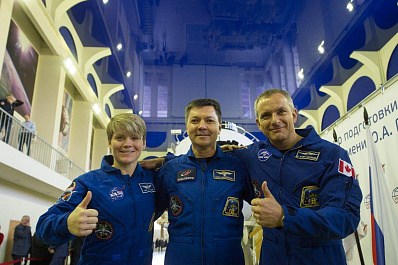 Дмитрий Азаров поздравил Олега Кононенко с началом космической экспедиции