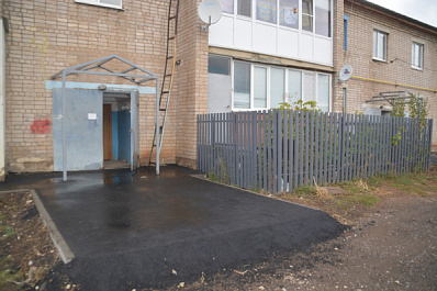 Дворы в поселке Комсомольском обретают новый вид 