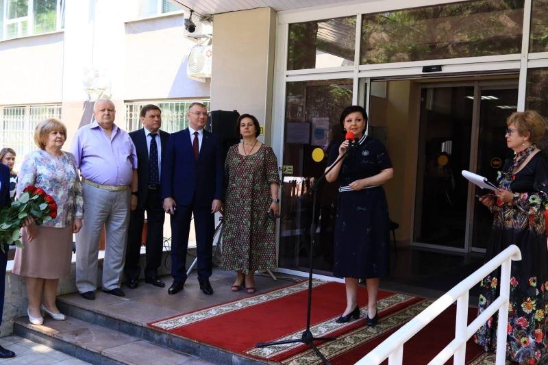 В память о "министре милосердия": в Самаре открыли мемориальную доску Галине Светкиной