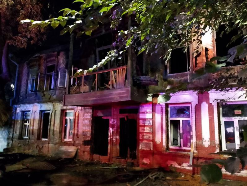 В Самаре на улице Садовой горят расселенные дома