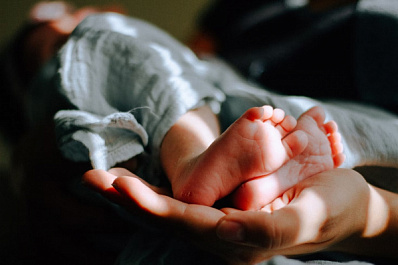 Госдума приняла закон о государственном пособии в связи с рождением и воспитанием ребенка