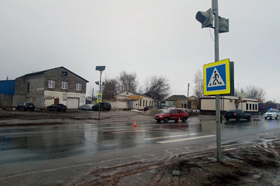 Молодой водитель на "Приоре" вылетел на встречку, сбил ребенка на зебре и врезался в "Калину"