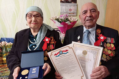 Тольяттинцев поздравили с 70-летним юбилеем семейной жизни