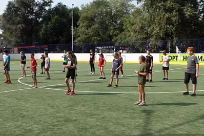 Вице-чемпион мира по бодибилдингу среди юниоров Анатолий Карташев провел зарядку для самарцев