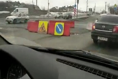 В Самаре на пересечении Демократической и Арены 2018 просел асфальт