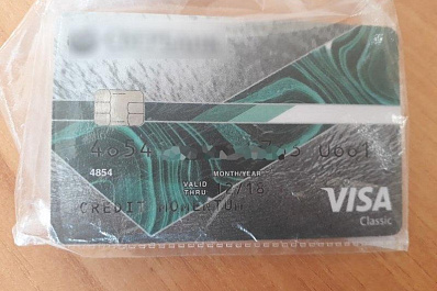 Во время посиделок житель Безенчукского района лишился банковской карты и денег