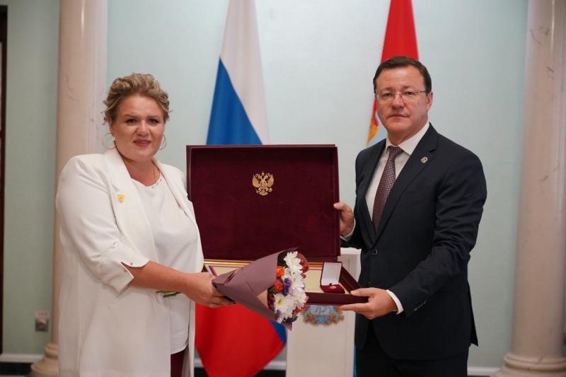 Дмитрий Азаров вручил государственные награды жителям региона