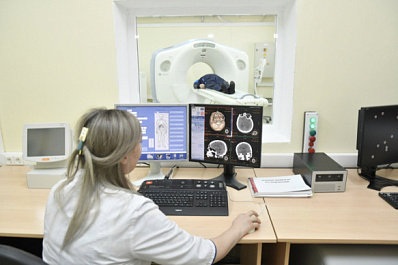 Вред суставам и никакой пользы: почему не стоит "хрустеть" шеей