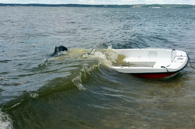 В Самарской области с двух тонущих в Волге лодок спаслись четыре человека