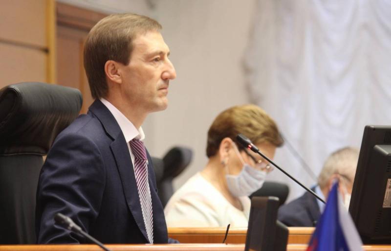 Госдума приняла бюджет на трехлетку с социальными поправками "Единой России"