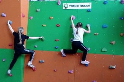 В школах Тольятти начнется обучение спортивному скалолазанию