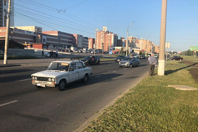 В Тольятти пожилой водитель "шестерки" наехал на двух подростков