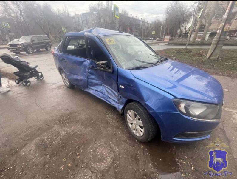 В Самаре три человека попали в больницу после столкновения Toyota и LADA