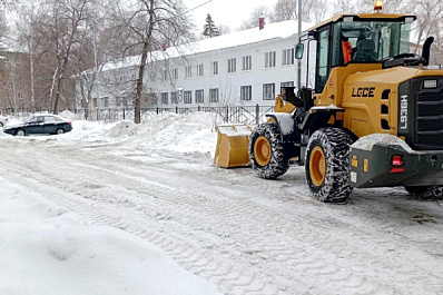 На борьбу со снегом: кто и как часто должен очищать город от последствий разгула стихии