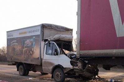 В Самарской области водитель "газели" погиб на месте аварии