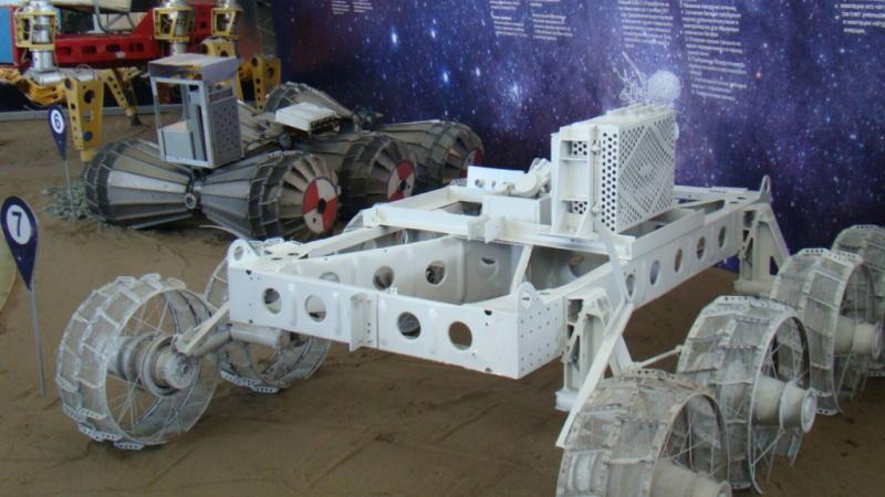 В Тольятти открылась выставка "Космический десант" об освоении космоса и технике ВДВ