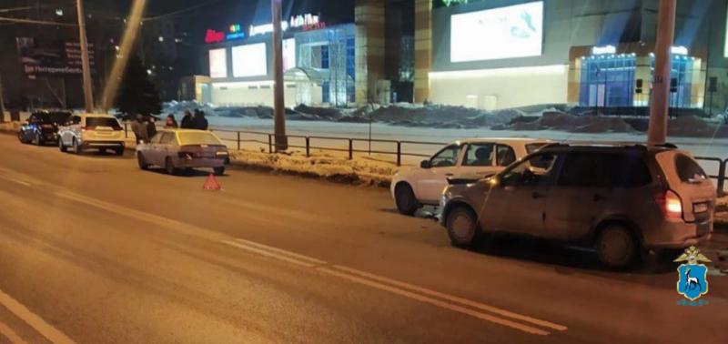 В Самаре ищут лихача, который протаранил три авто