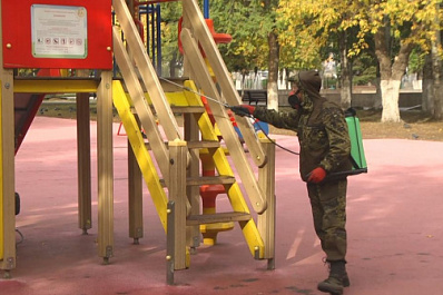 В Самаре дезинфицируют детские площадки