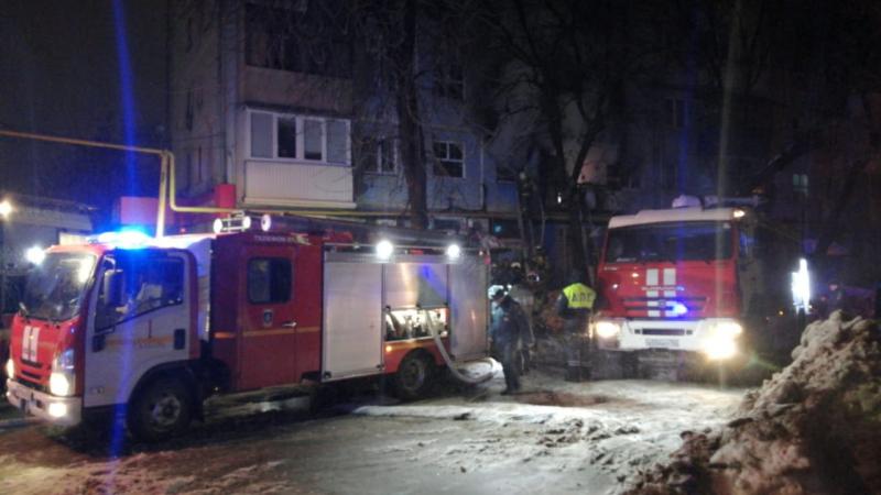 3 человека пострадали, 32 были эвакуированы во время крупного пожара в жилом доме в Самаре