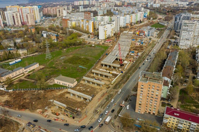 На путепроводе новой развязки в Самаре приступили к устройству единых пролетных строений