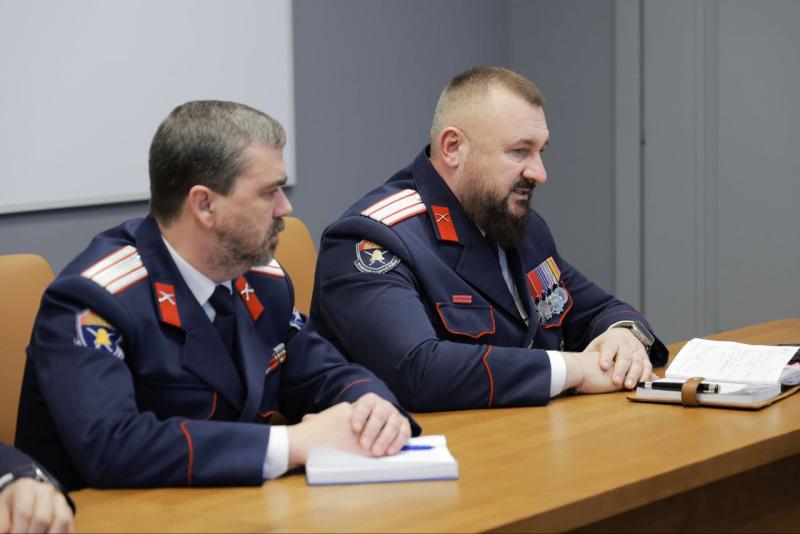 Вячеслав Федорищев провел встречу с атаманом Константином Давитьяном