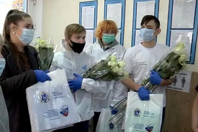 Волонтеры Самарской области провели акцию "Спасибо, фельдшер!"