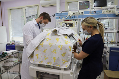 Экстренное кесарево сечение на раннем сроке и две клинические смерти: врачи спасли маму и ее малыша