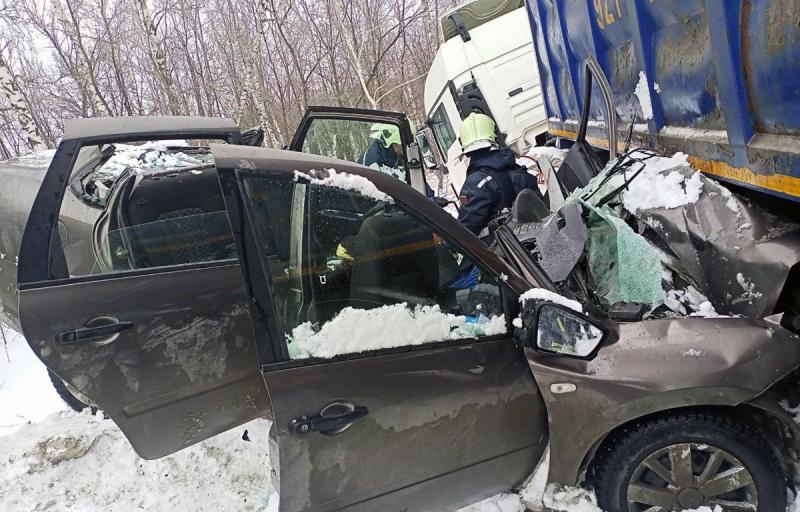 Спасатели рассказали подробности ДТП с 4 пострадавшими на трассе в Самарской области