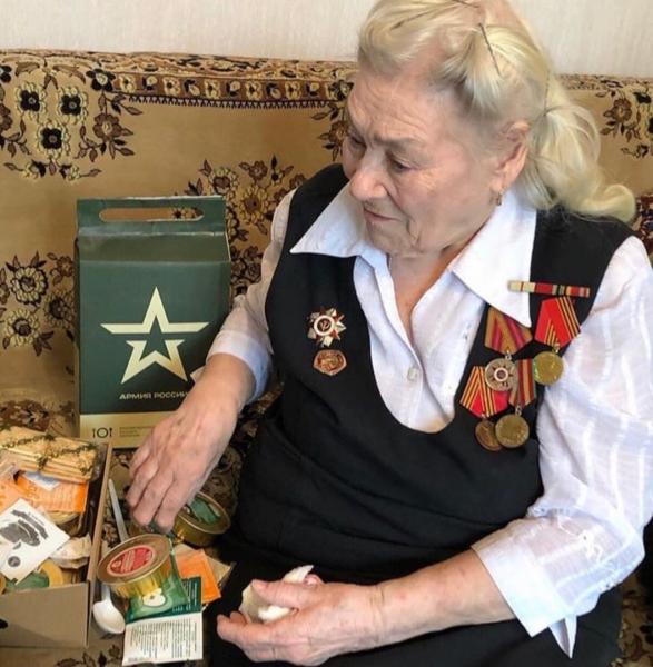 В Самаре для ветерана Курской битвы устроили мини-парад