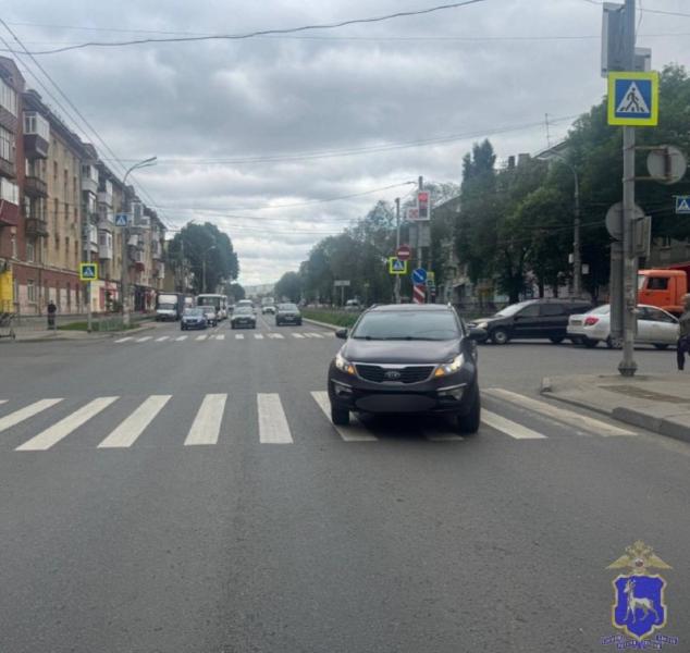 В Самарской области двое детей на электросамокате врезались в легковушку