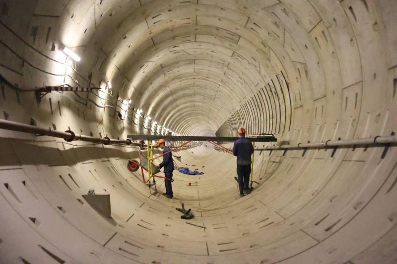 До завершения проходки тоннеля станции метро "Театральная" осталось 60 метров