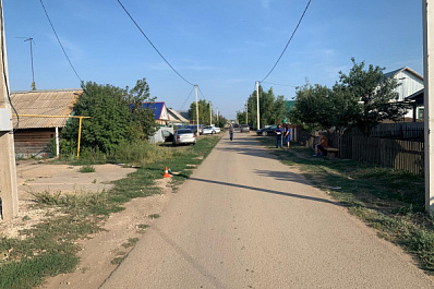 В Самарской области водитель "Шкоды" сбил на обочине 15-летнего подростка