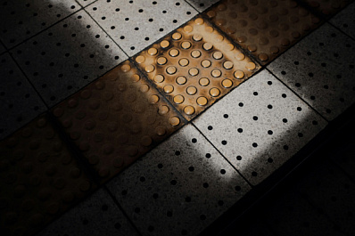 В Самаре на Ленинградской начали работы по выравниванию плитки