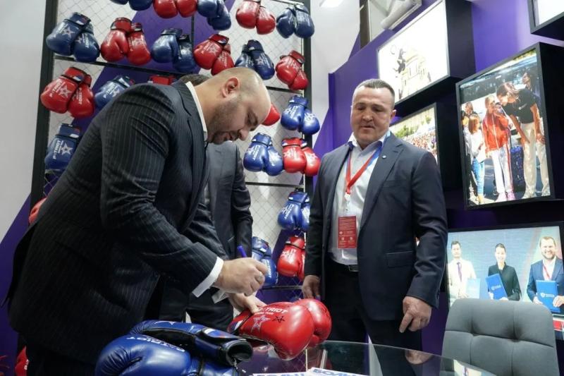 Вячеслав Федорищев в Самаре на форуме "Россия – спортивная держава" встретился с главами иностранных делегаций