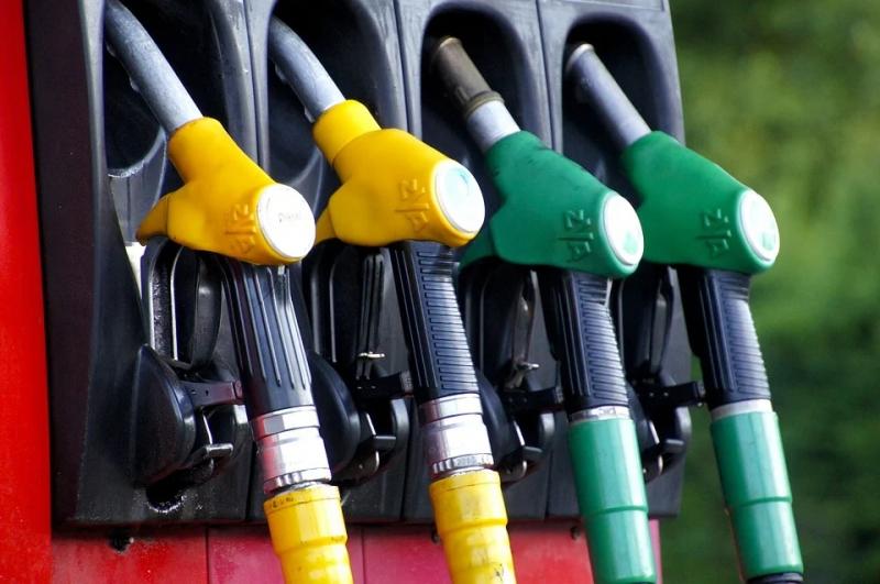 В России цены на бензин теперь считают по-новому