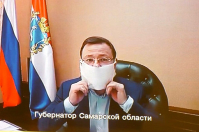 Видео: Дмитрий Азаров оценил достоинства самодельной маски