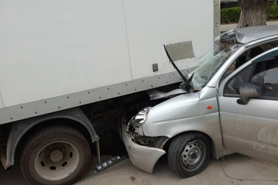 В Тольятти мужчина на "Матизе" собрал "паровозик" из шести автомобилей