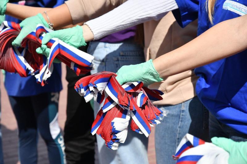 Самарцам в честь Дня России 12 июня 2022 года раздадут ленты с триколором и значки