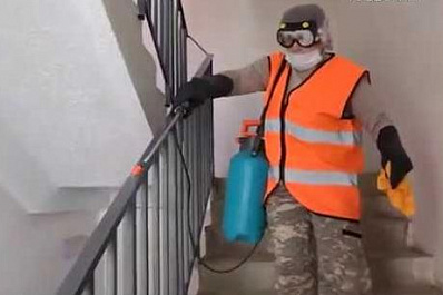 Спирт и хлорка: кто контролирует дезинфекцию в домах Самарской области