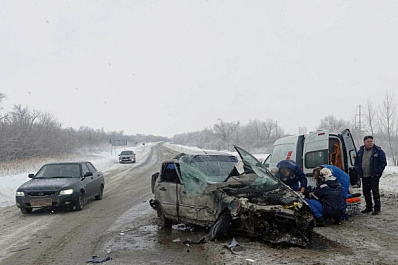 Был заблокирован дверью: в Самарской области в аварии двух легковушек пострадал мужчина