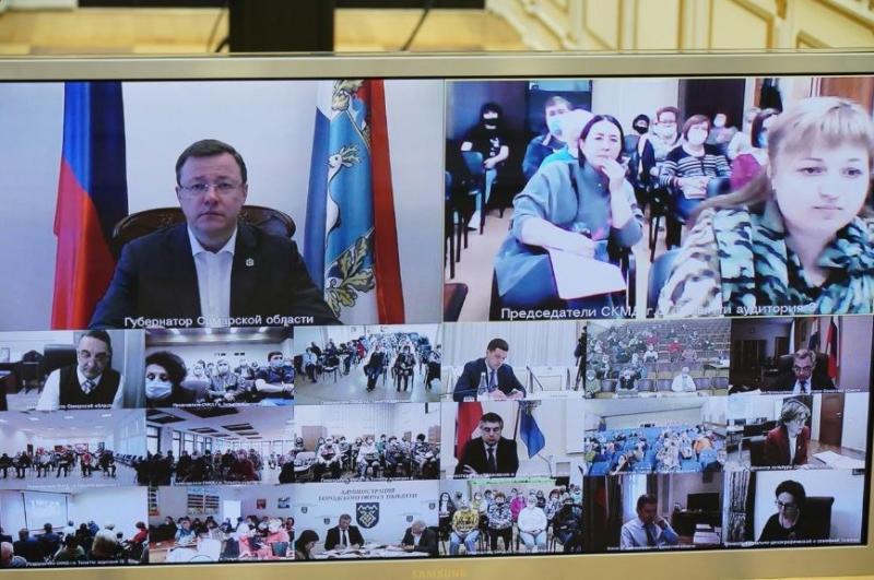 Честный диалог и предметные решения: губернатор Дмитрий Азаров провёл встречу со старшими по домам Автозаводского района Тольятти