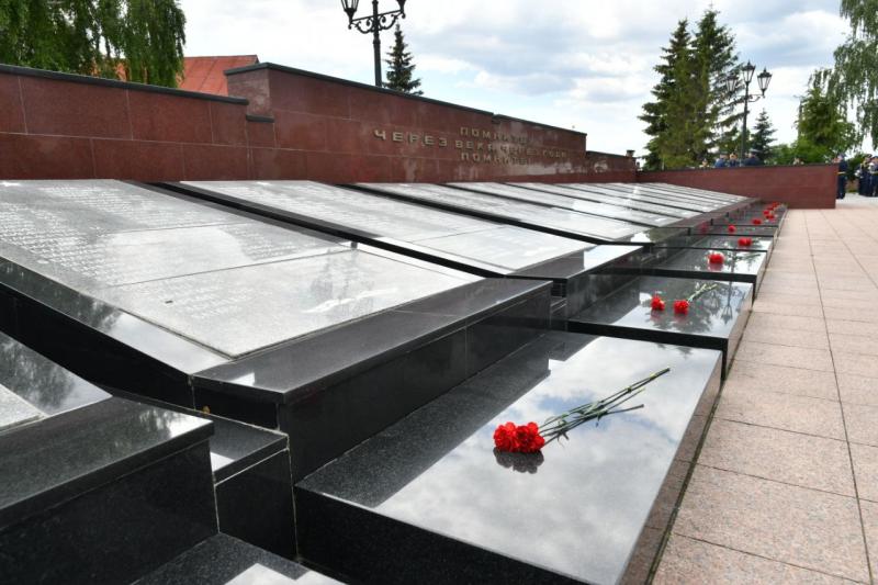 Сызранское высшее военное авиационное училище летчиков отмечает 85-летие