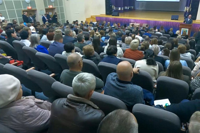 Пути решения: губернатор Вячеслав Федорищев провел встречу с жителями Кинельского района 