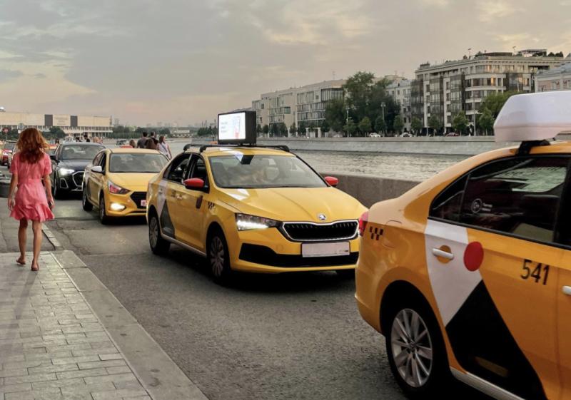 Российских таксистов могут пересадить на отечественные автомобили