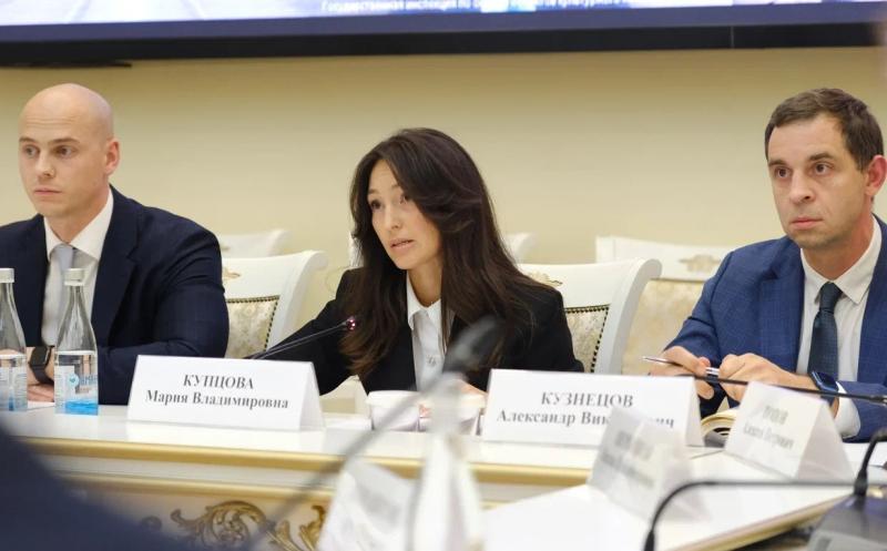 "Народный бюджет", обращения жителей, привлечение инвестиций: Вячеслав Федорищев провел оперативное совещание в Правительстве Самарской области