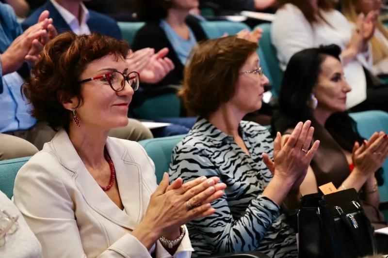 Самарский губернатор на конференции работников АВТОВАЗа: "Будем поддерживать завод"