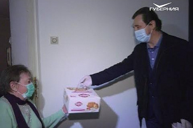 Волонтеры акции #МыВместе поздравили пожилую самарчанку с ОВЗ