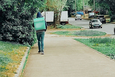 Россияне рассказали, как часто пользуются доставкой