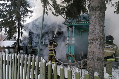 В Самарской области пожар охватил несколько построек