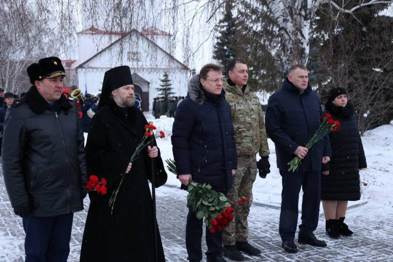 Самарцы почтили память погибших в Макеевке земляков